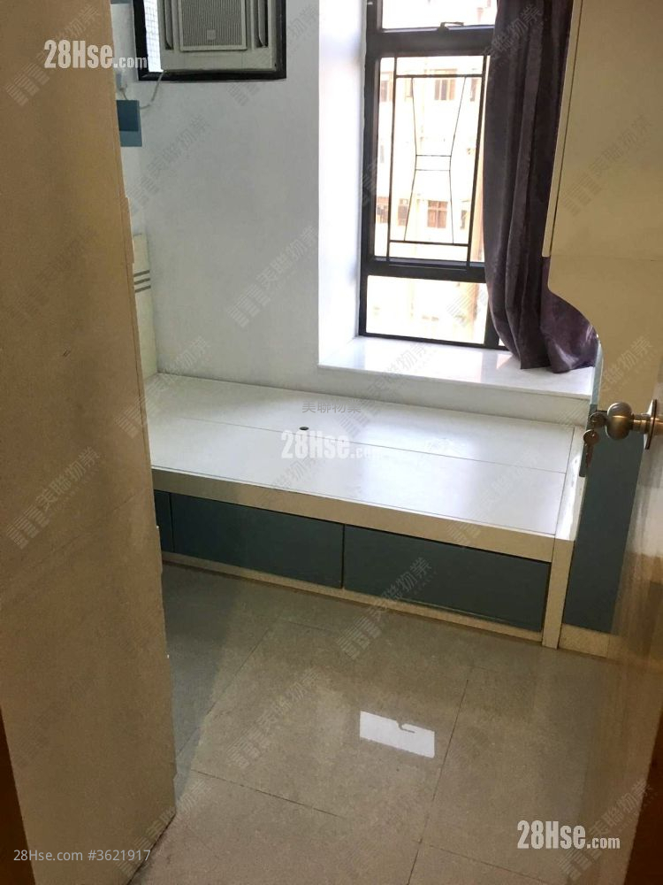 Town Square Sell 3 Bedrooms , 1 Bathroom 608 ft² Town Square Sell 3 Bedrooms , 1 Bathroom 608 ft²