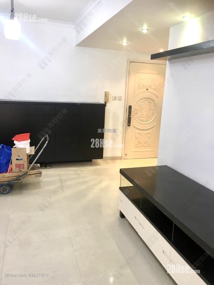 Town Square Sell 3 Bedrooms , 1 Bathroom 608 ft² Town Square Sell 3 Bedrooms , 1 Bathroom 608 ft²