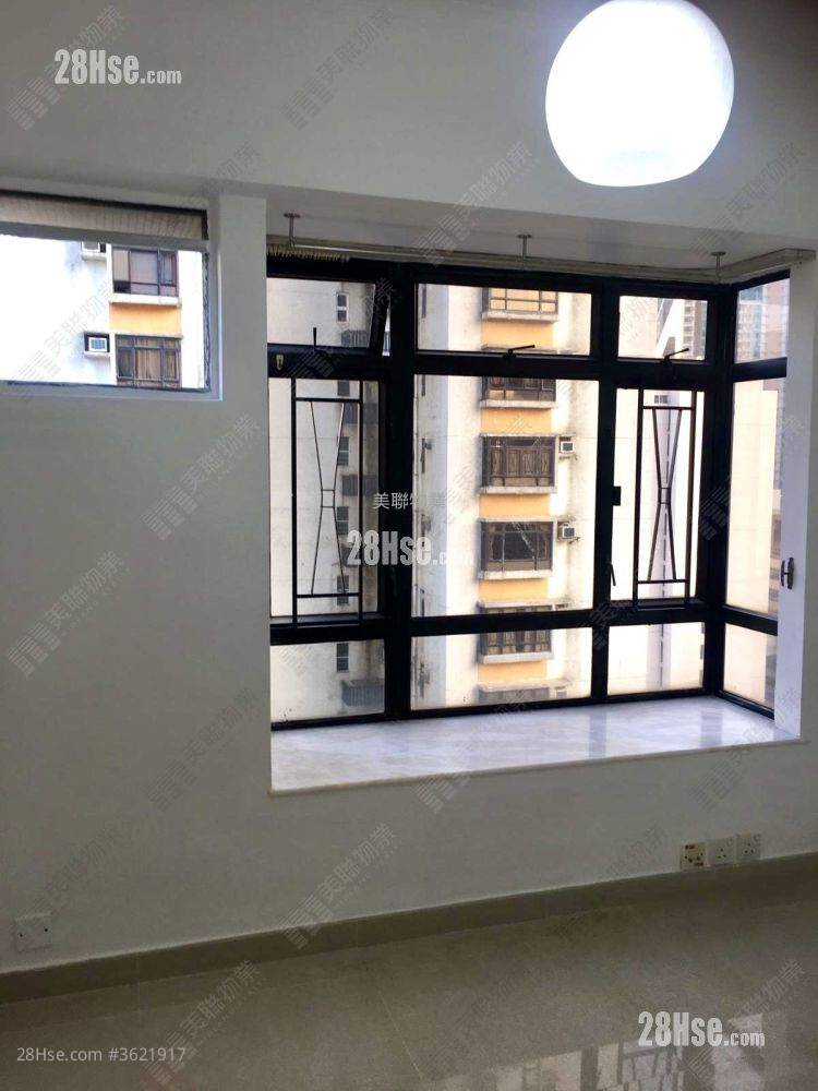 Town Square Sell 3 Bedrooms , 1 Bathroom 608 ft² Town Square Sell 3 Bedrooms , 1 Bathroom 608 ft²