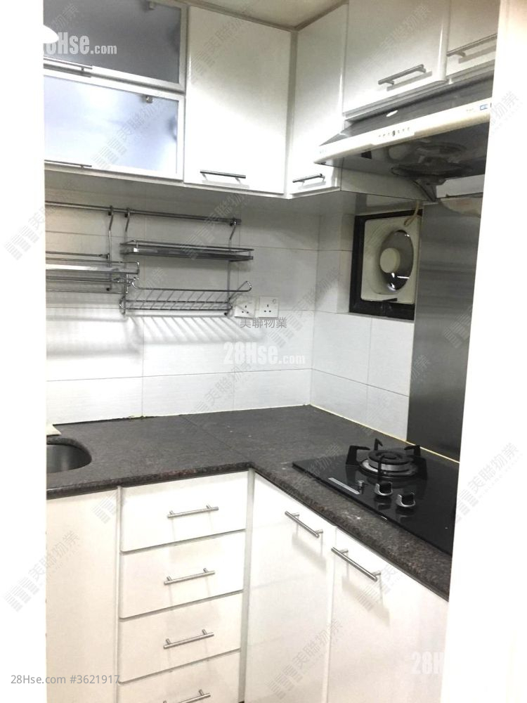 Town Square Sell 3 Bedrooms , 1 Bathroom 608 ft² Town Square Sell 3 Bedrooms , 1 Bathroom 608 ft²