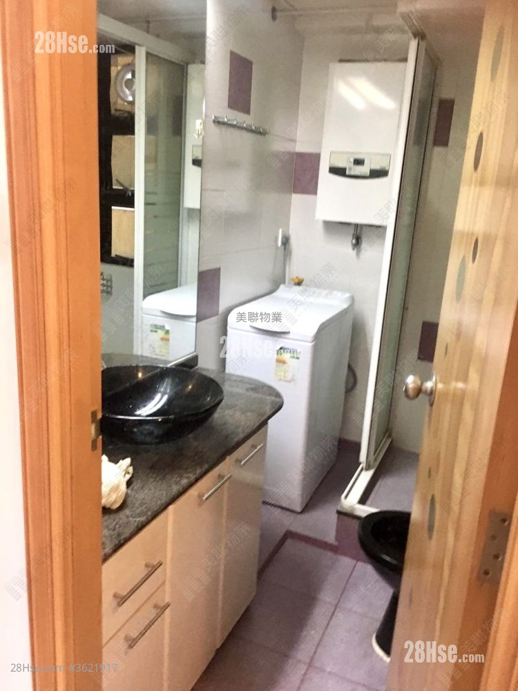 Town Square Sell 3 Bedrooms , 1 Bathroom 608 ft² Town Square Sell 3 Bedrooms , 1 Bathroom 608 ft²