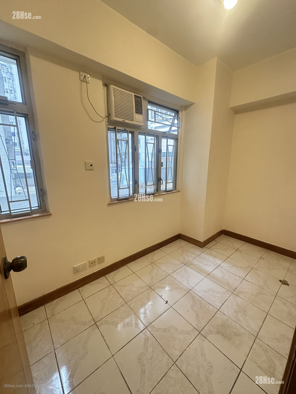 Nam Hung Mansion Sell 2 Bedrooms , 1 Bathroom 362 ft² Nam Hung Mansion Sell 2 Bedrooms , 1 Bathroom 362 ft²