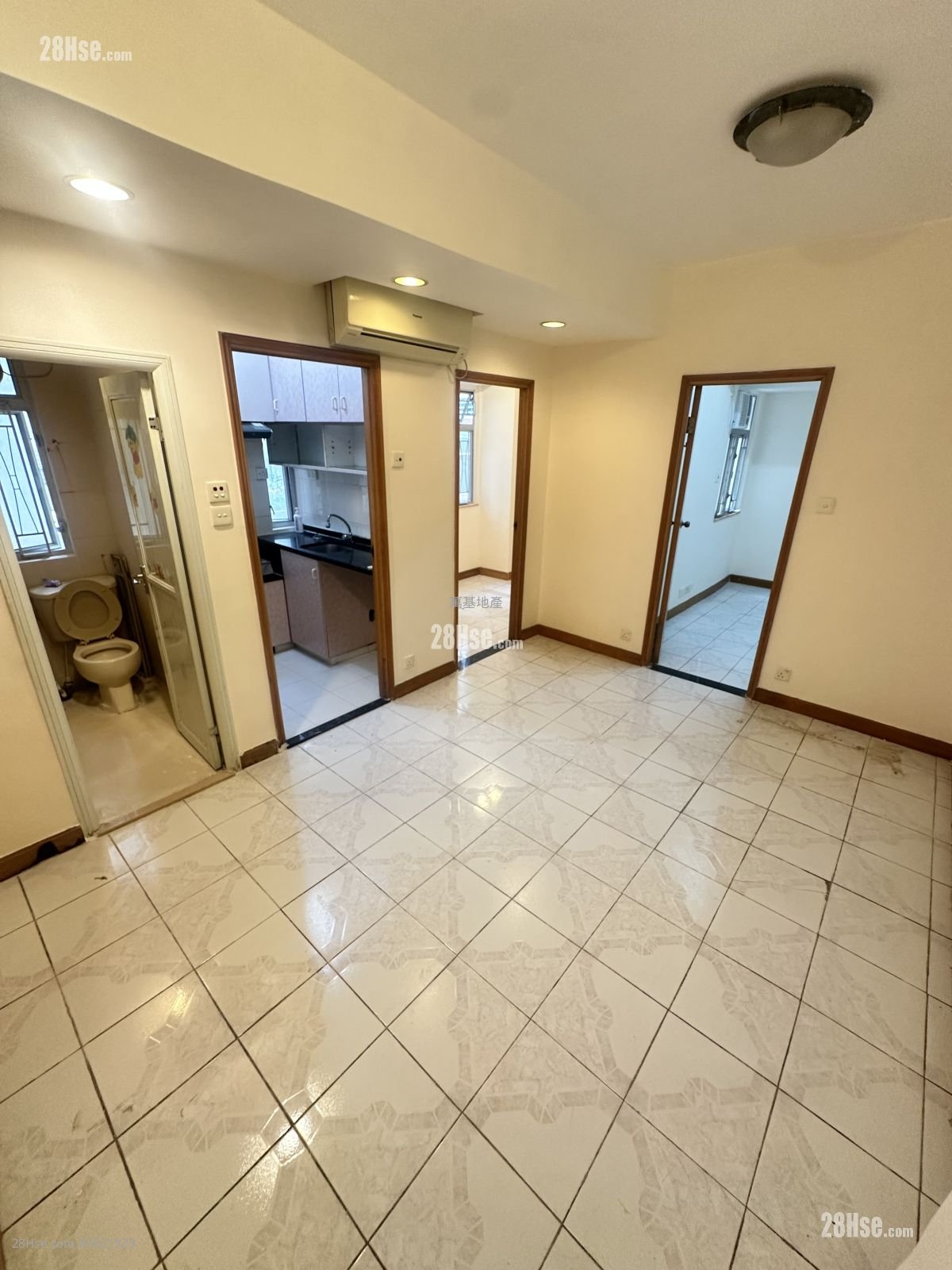 Nam Hung Mansion Sell 2 Bedrooms , 1 Bathroom 362 ft² Nam Hung Mansion Sell 2 Bedrooms , 1 Bathroom 362 ft²