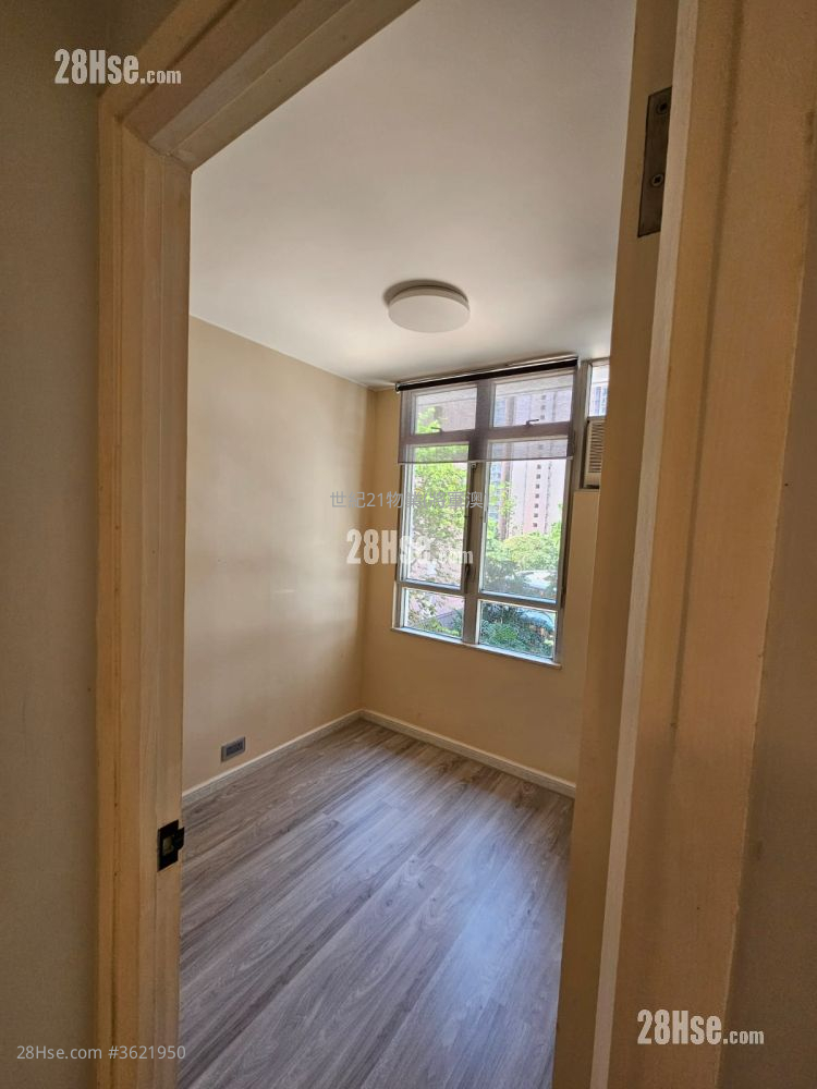 Kwong Ming Court Sell 3 Bedrooms , 1 Bathroom 646 ft² Kwong Ming Court Sell 3 Bedrooms , 1 Bathroom 646 ft²