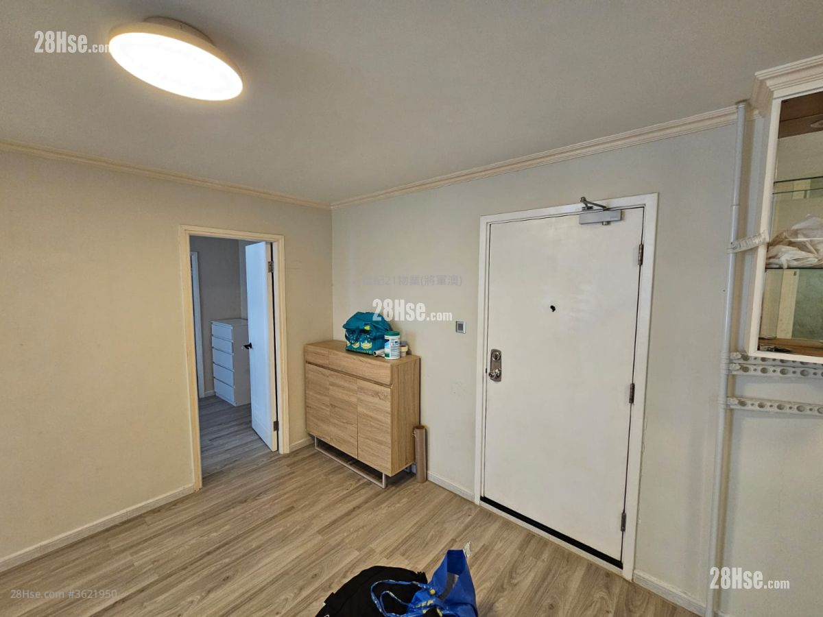 Kwong Ming Court Sell 3 Bedrooms , 1 Bathroom 646 ft² Kwong Ming Court Sell 3 Bedrooms , 1 Bathroom 646 ft²