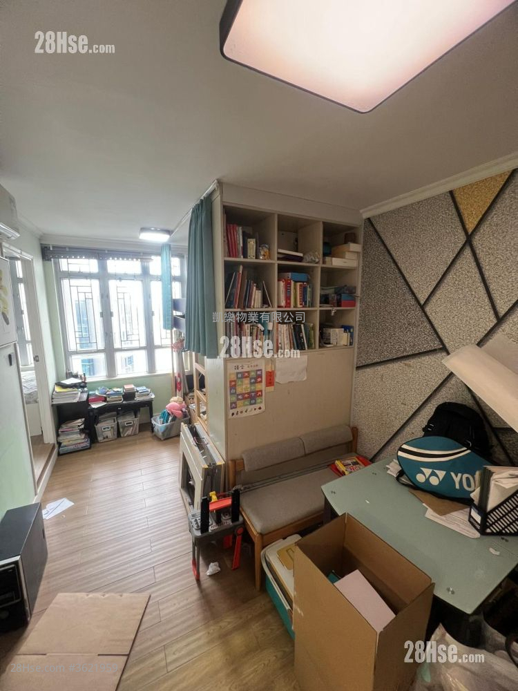 Hoi Lok Court Sell 2 Bedrooms , 1 Bathroom 391 ft² Hoi Lok Court Sell 2 Bedrooms , 1 Bathroom 391 ft²