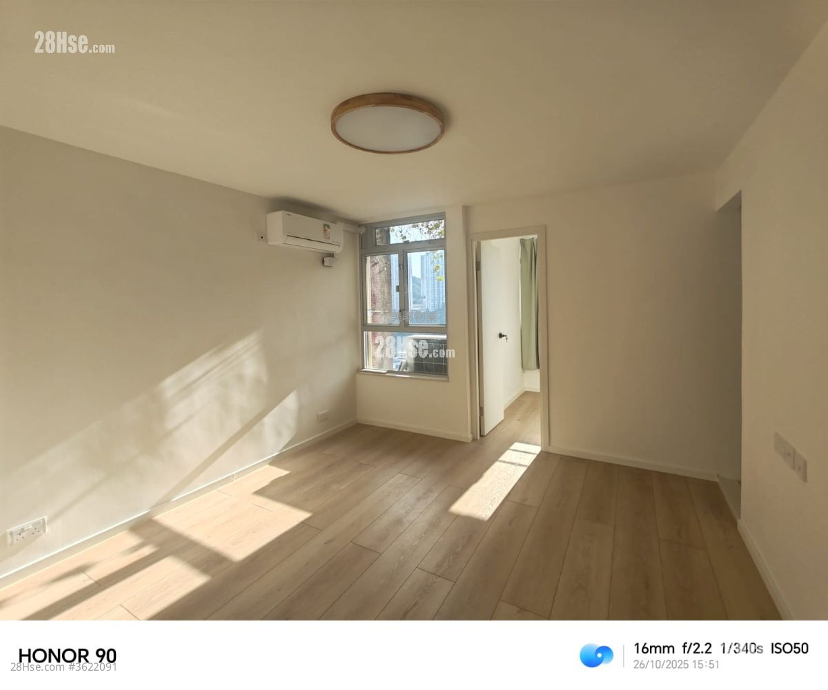 Tsing Yi Estate Sell 2 Bedrooms , 1 Bathroom 381 ft²