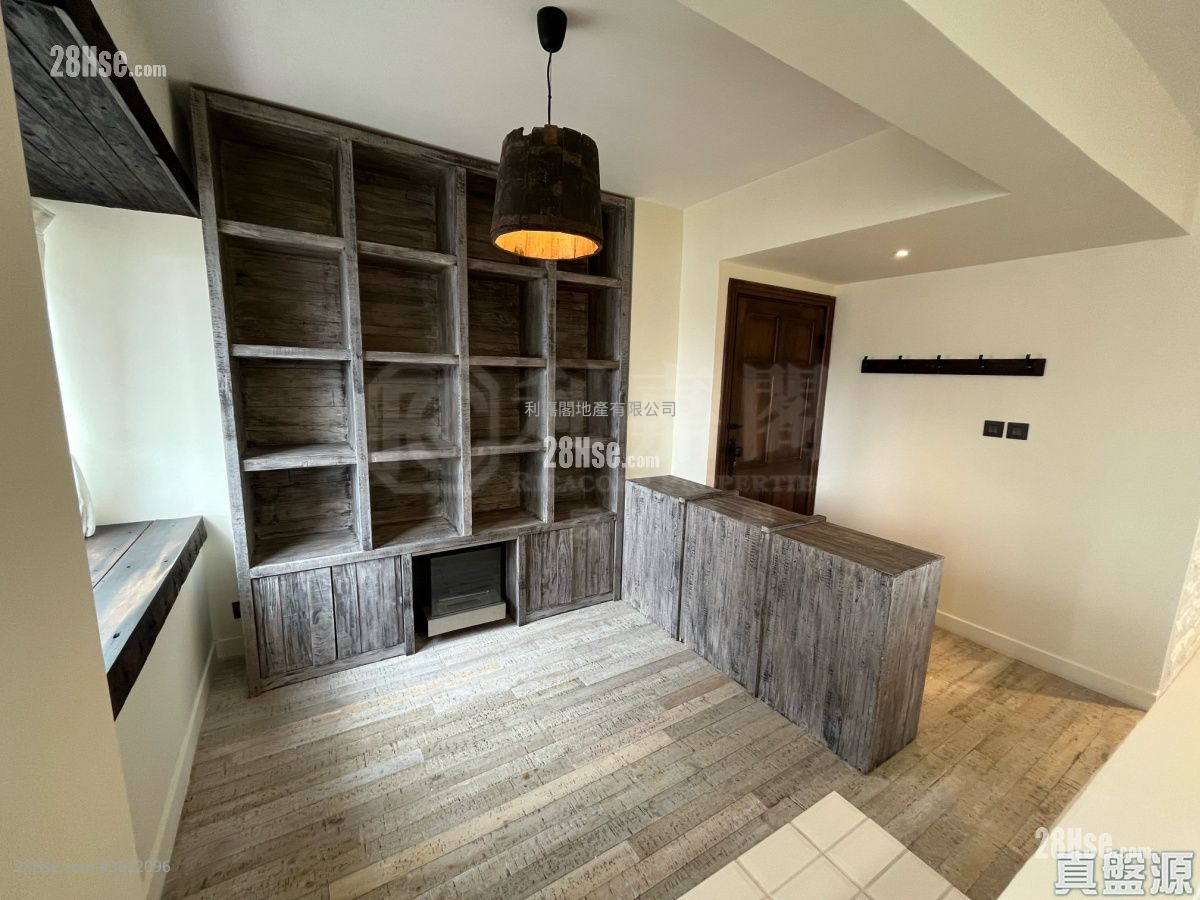 Hill Lodge Rental 2 Bedrooms , 2 Bathrooms 1,013 ft² Hill Lodge Rental 2 Bedrooms , 2 Bathrooms 1,013 ft²