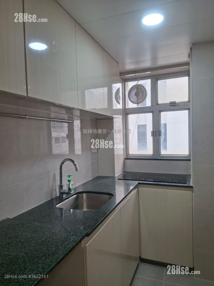 利興大樓 租盤 3 房 , 1 浴室 598 平方呎 利興大樓 租盤 3 房 , 1 浴室 598 平方呎