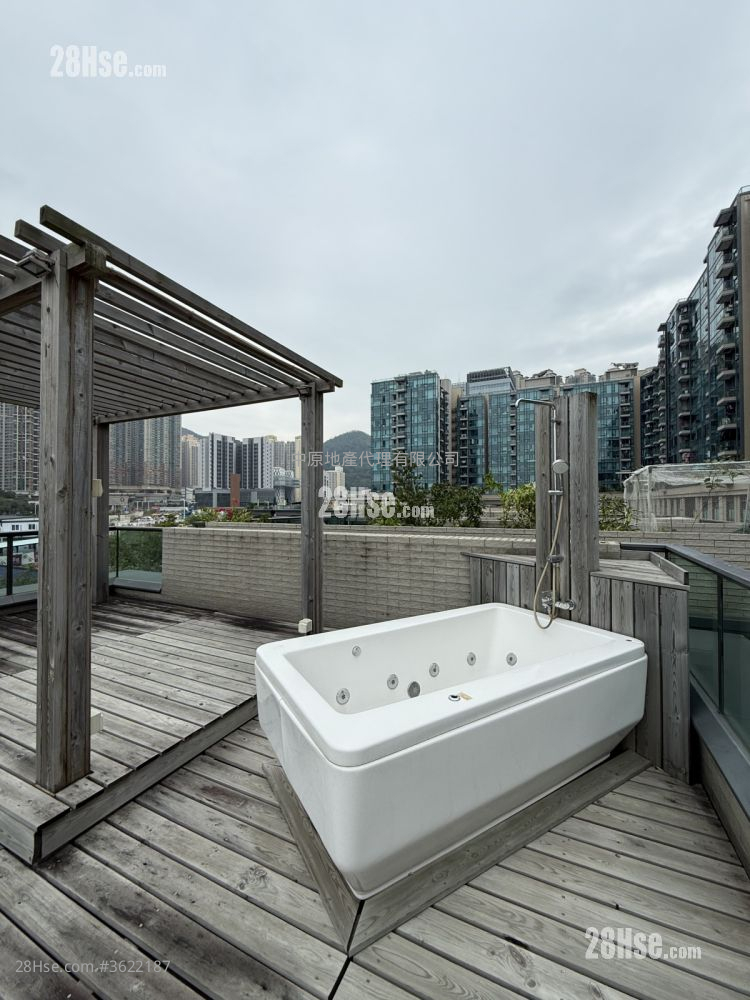 Capri 售盤 4 房 , 3 浴室 1,987 平方呎 Capri 售盤 4 房 , 3 浴室 1,987 平方呎