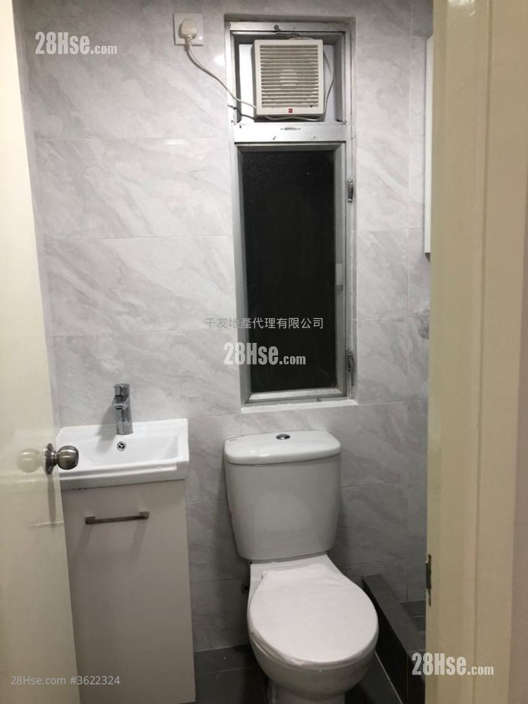 Hilton Plaza Rental 3 Bedrooms , 1 Bathroom 412 ft² Hilton Plaza Rental 3 Bedrooms , 1 Bathroom 412 ft²