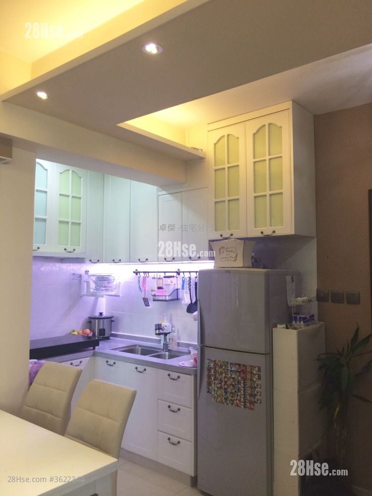 Greenknoll Court Sell 2 Bedrooms , 1 Bathroom 456 ft²