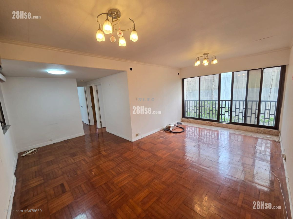 Alice Court Sell 3 Bedrooms , 2 Bathrooms 753 ft²