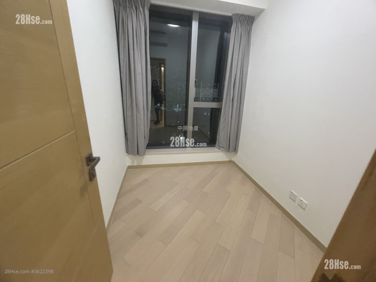 Grand Central Sell 3 Bedrooms 830 ft² Grand Central Sell 3 Bedrooms 830 ft²