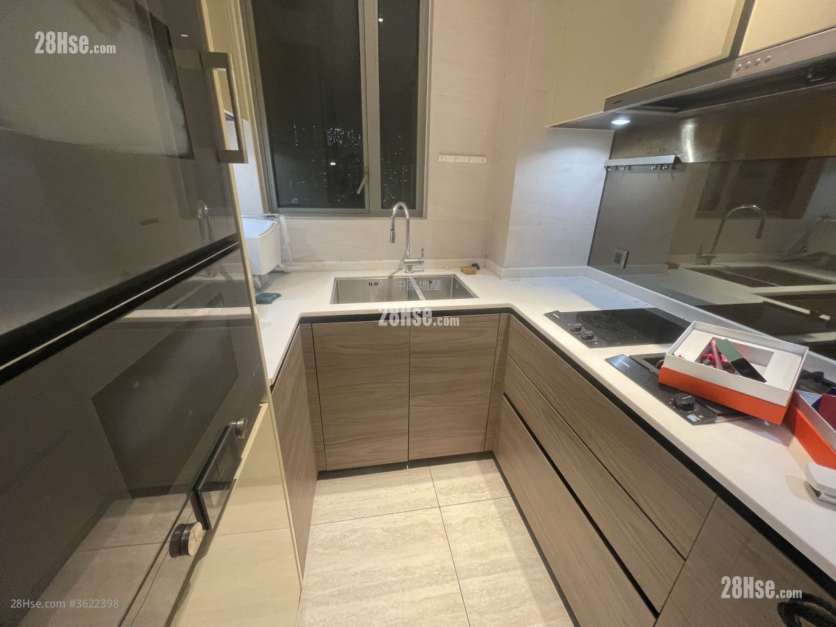 Grand Central Sell 3 Bedrooms 830 ft² Grand Central Sell 3 Bedrooms 830 ft²