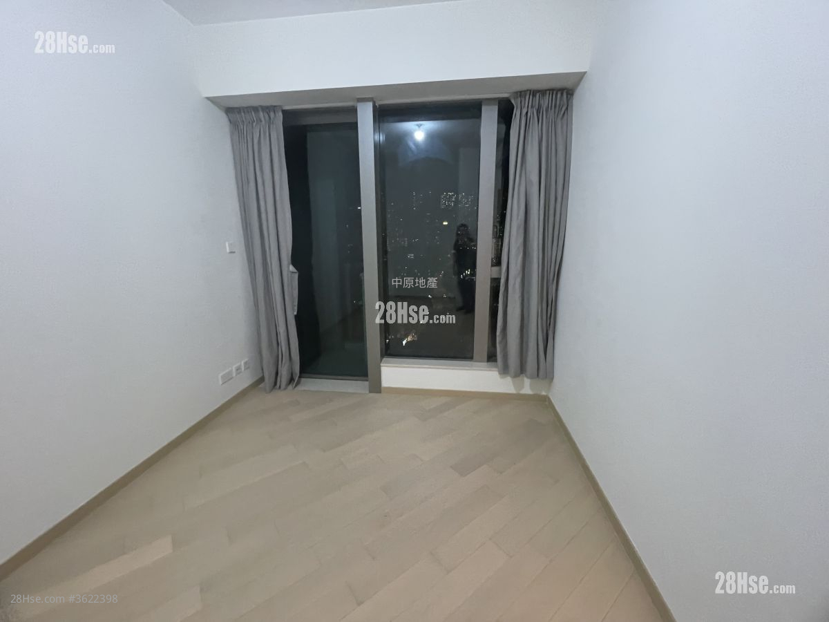 Grand Central Sell 3 Bedrooms 830 ft² Grand Central Sell 3 Bedrooms 830 ft²