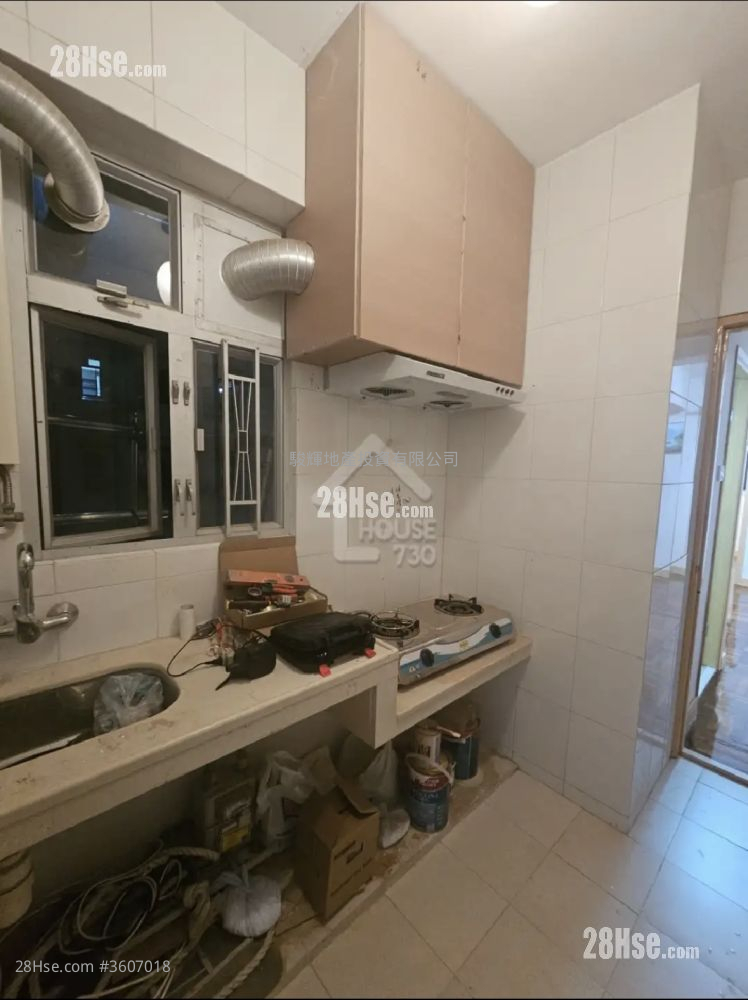 耀昌大廈 租盤 3 房 , 2 浴室 560 平方呎 耀昌大廈 租盤 3 房 , 2 浴室 560 平方呎