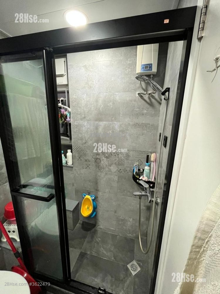 Choi Hing Court Sell 3 Bedrooms , 1 Bathroom 385 ft² Choi Hing Court Sell 3 Bedrooms , 1 Bathroom 385 ft²