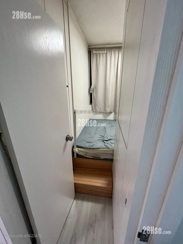 Choi Hing Court Sell 3 Bedrooms , 1 Bathroom 385 ft² Choi Hing Court Sell 3 Bedrooms , 1 Bathroom 385 ft²