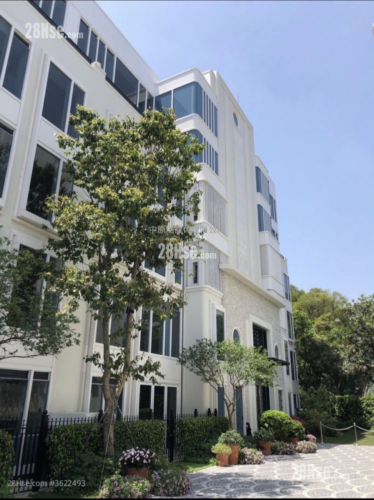 Le Cap Rental 1,810 ft² Le Cap Rental 1,810 ft²