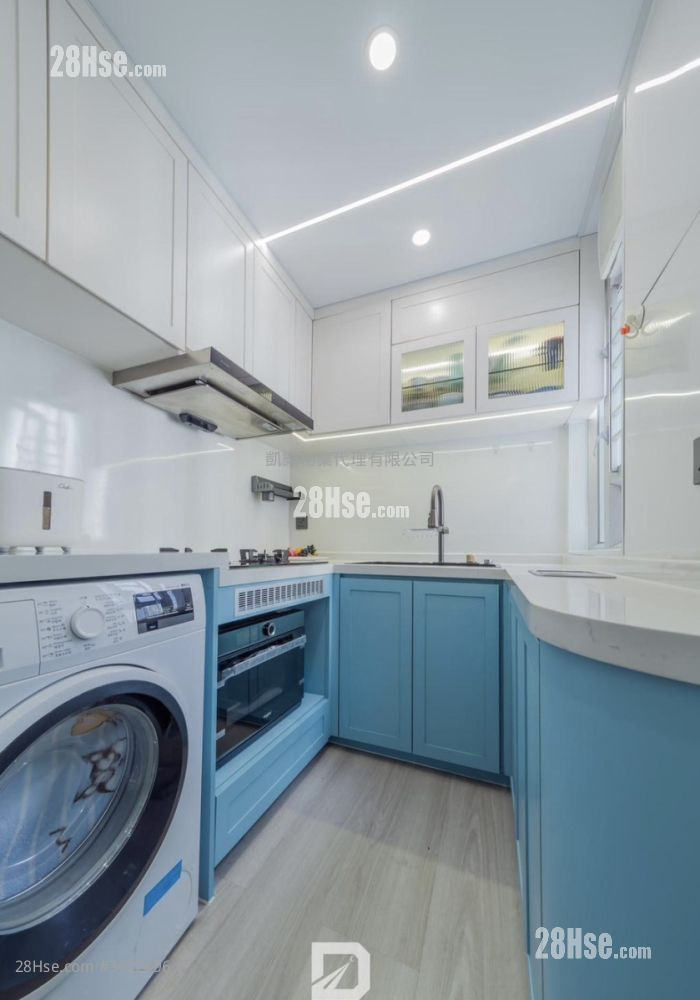 Choi Hing Court Sell 3 Bedrooms 452 ft² Choi Hing Court Sell 3 Bedrooms 452 ft²