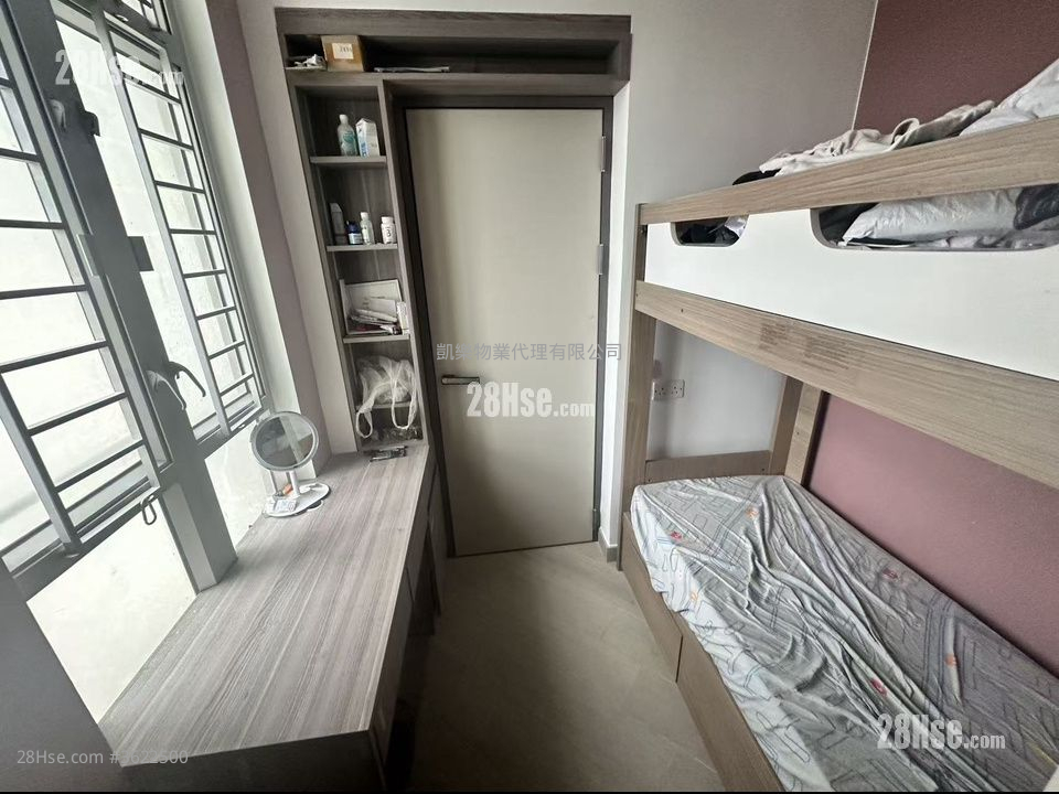 Kwun Tak Court Sell 2 Bedrooms , 1 Bathroom 449 ft² Kwun Tak Court Sell 2 Bedrooms , 1 Bathroom 449 ft²