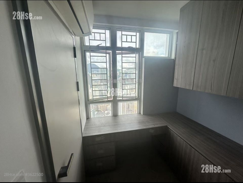 Kwun Tak Court Sell 2 Bedrooms , 1 Bathroom 449 ft² Kwun Tak Court Sell 2 Bedrooms , 1 Bathroom 449 ft²