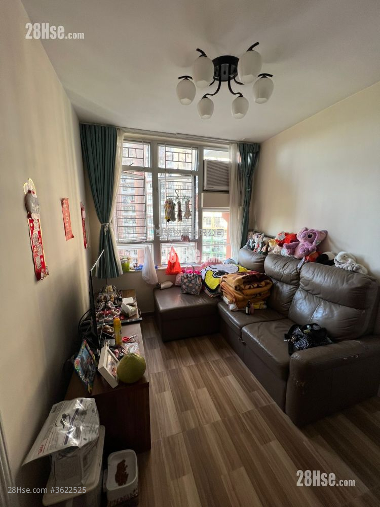 Kwun Tak Court Sell 2 Bedrooms , 1 Bathroom 482 ft²