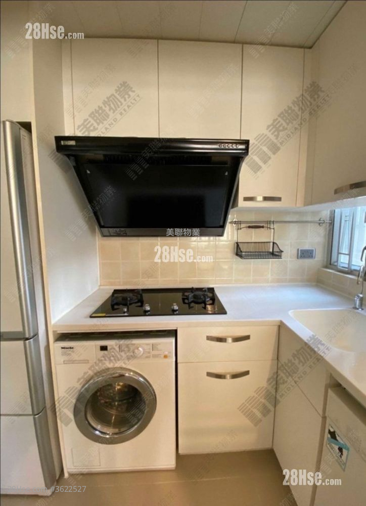Mayfair Gardens Rental 2 Bedrooms , 1 Bathroom 445 ft²