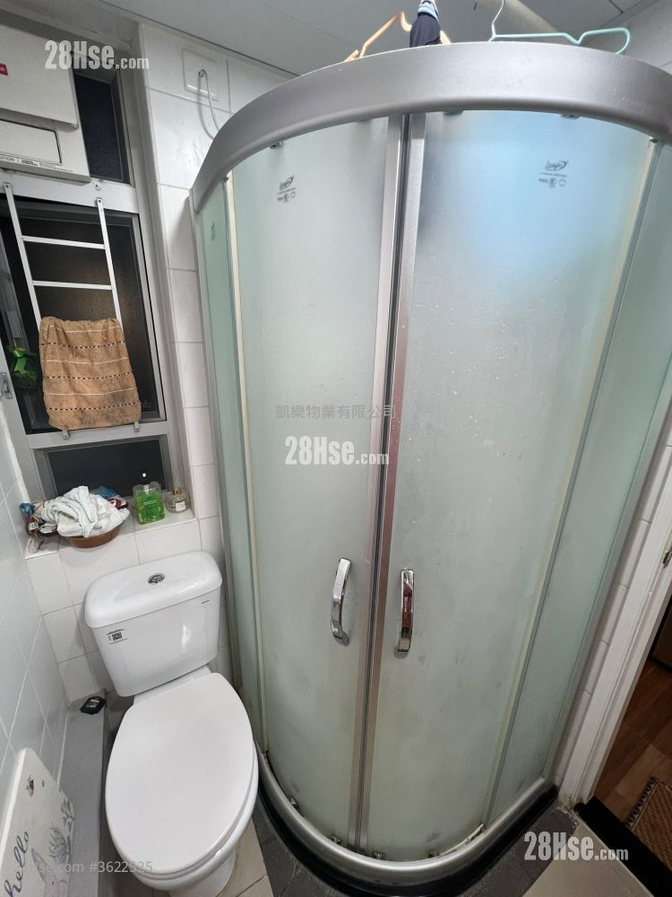 Kwun Tak Court Sell 2 Bedrooms , 1 Bathroom 482 ft² Kwun Tak Court Sell 2 Bedrooms , 1 Bathroom 482 ft²