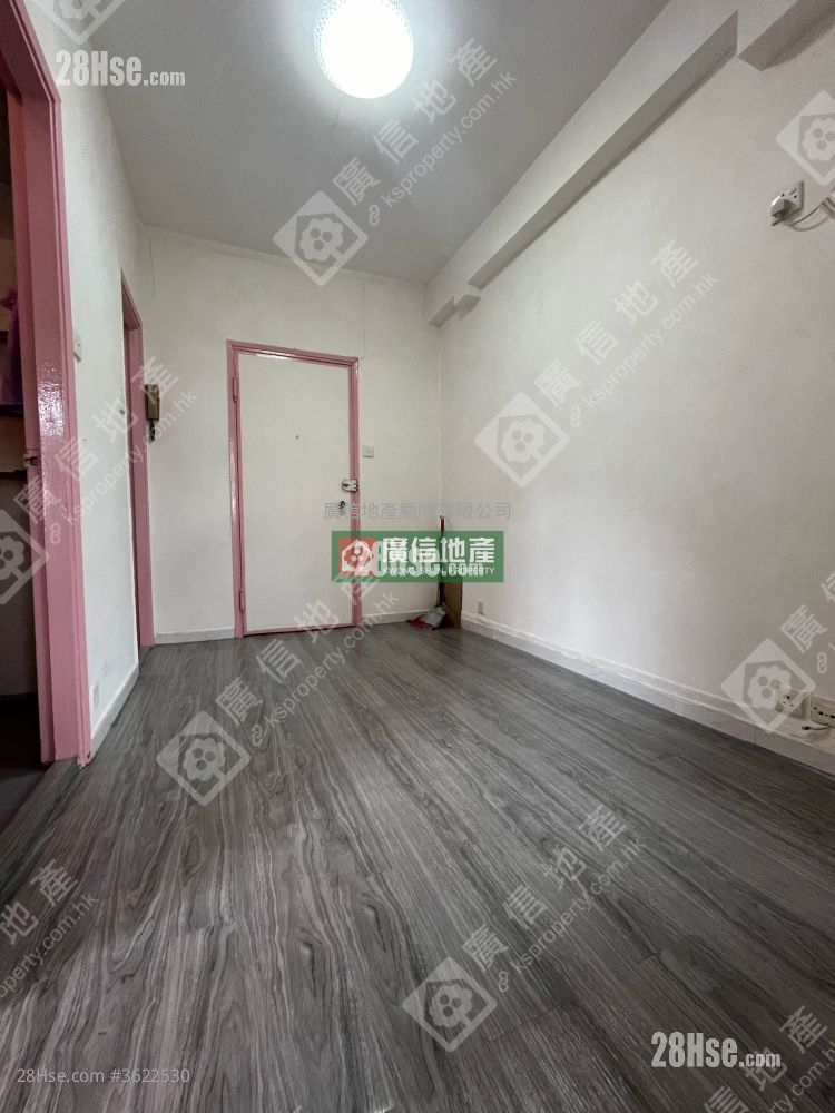 Tak Hay Building Rental 2 Bedrooms , 1 Bathroom 296 ft²