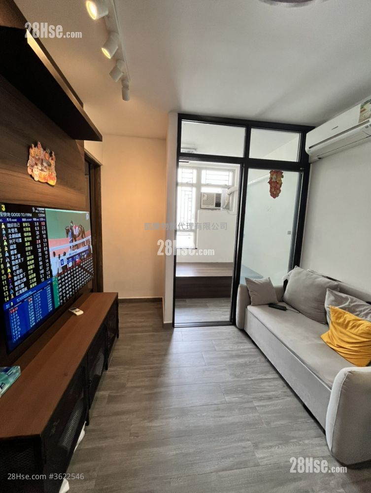 Hoi Lok Court Sell 2 Bedrooms 391 ft²