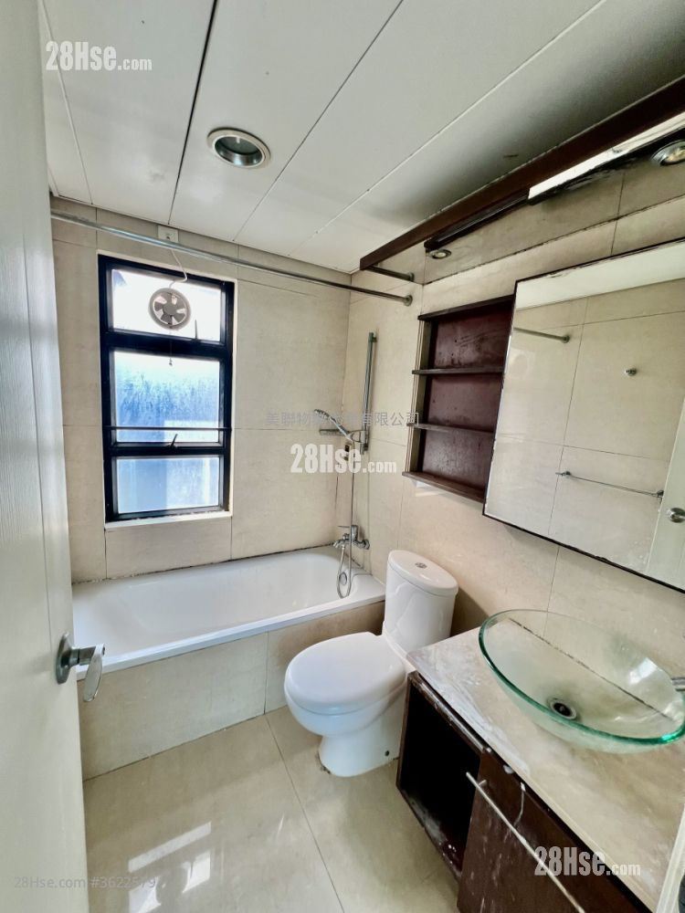 浴室: 海雲軒 售盤 3 房 , 2 浴室 680 平方呎 浴室: 海雲軒 售盤 3 房 , 2 浴室 680 平方呎