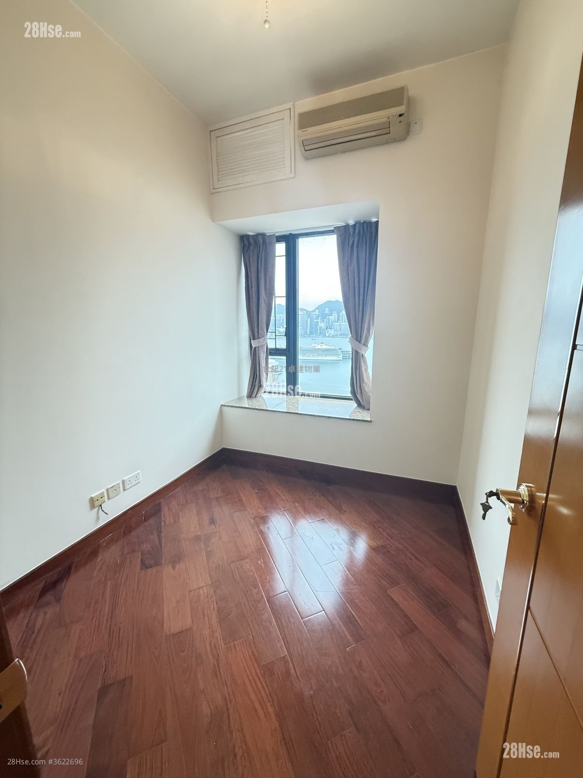 The Arch Rental 3 Bedrooms , 2 Bathrooms 841 ft² The Arch Rental 3 Bedrooms , 2 Bathrooms 841 ft²