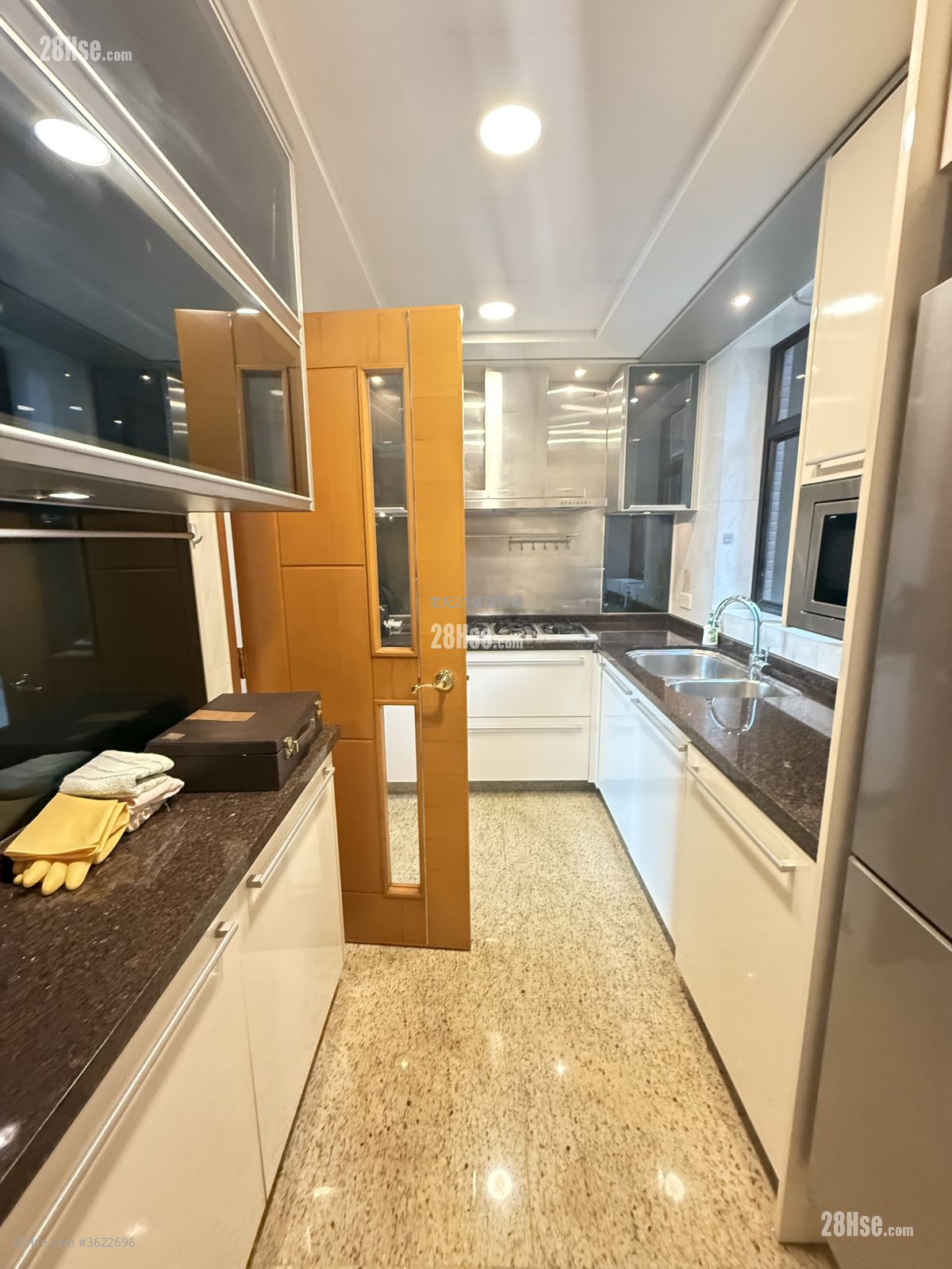 The Arch Rental 3 Bedrooms , 2 Bathrooms 841 ft² The Arch Rental 3 Bedrooms , 2 Bathrooms 841 ft²