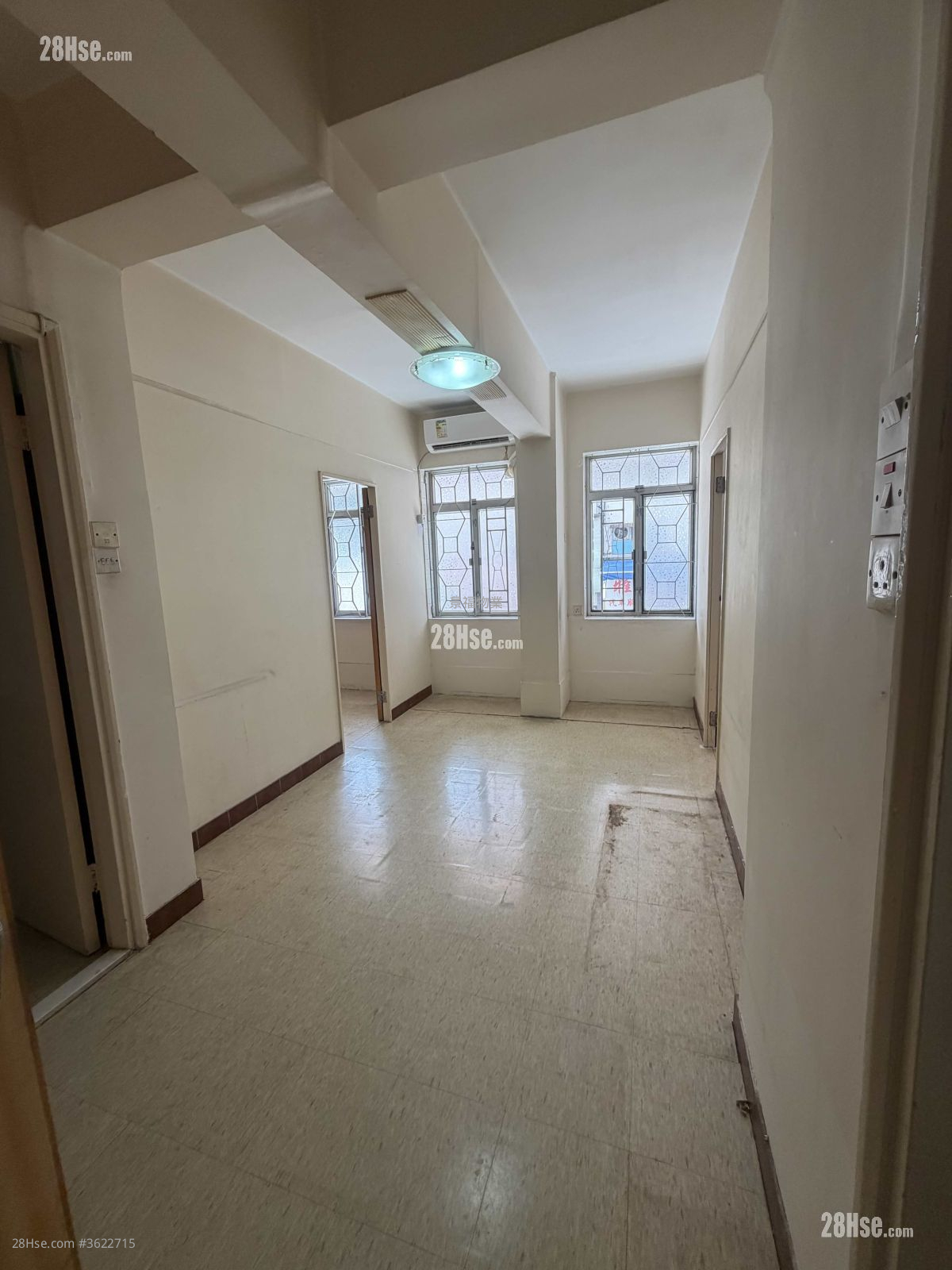 Lok Kwan House Sell 2 Bedrooms , 1 Bathroom 412 ft²