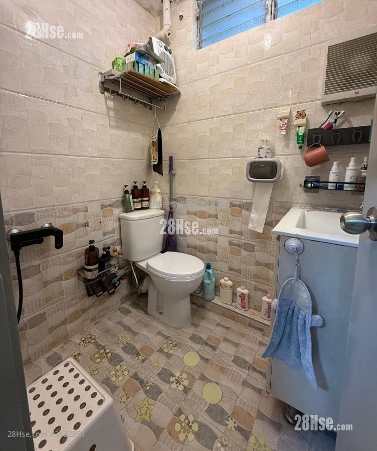 Kwong Yuen Estate Sell 1 Bedroom , 1 Bathroom 263 ft² Kwong Yuen Estate Sell 1 Bedroom , 1 Bathroom 263 ft²