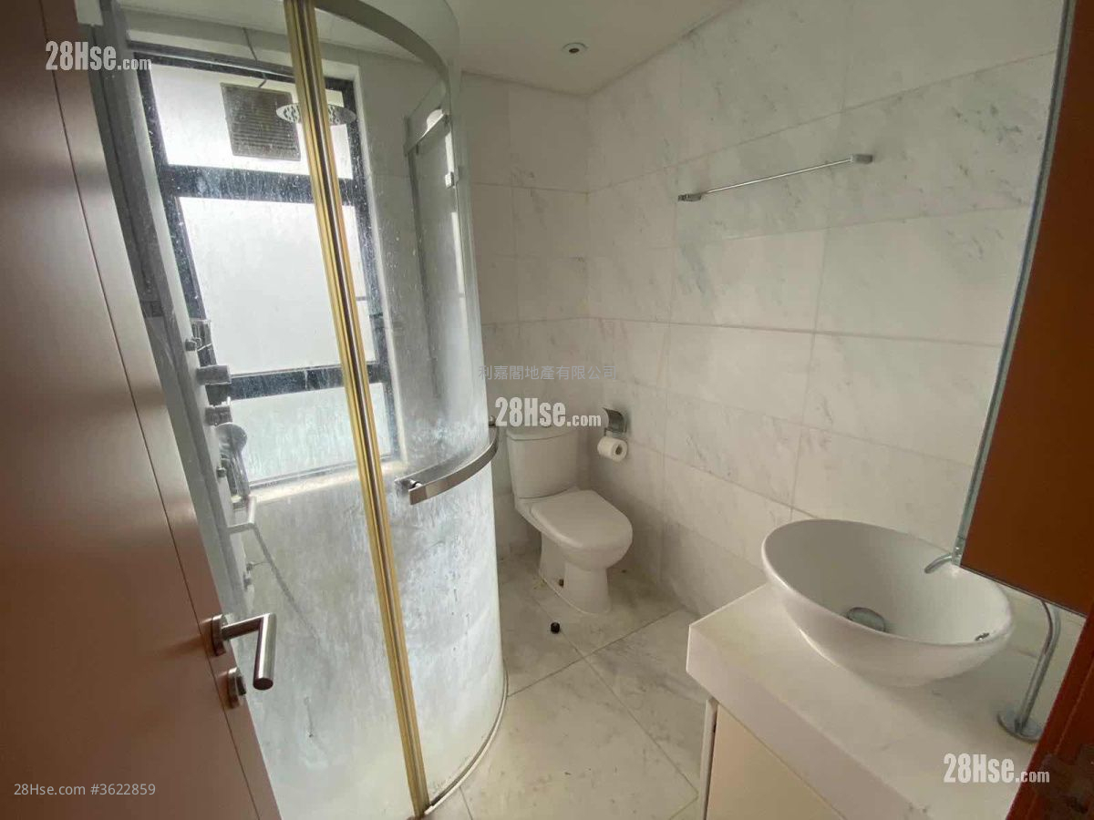 浴室: 客廁 浴室: 客廁