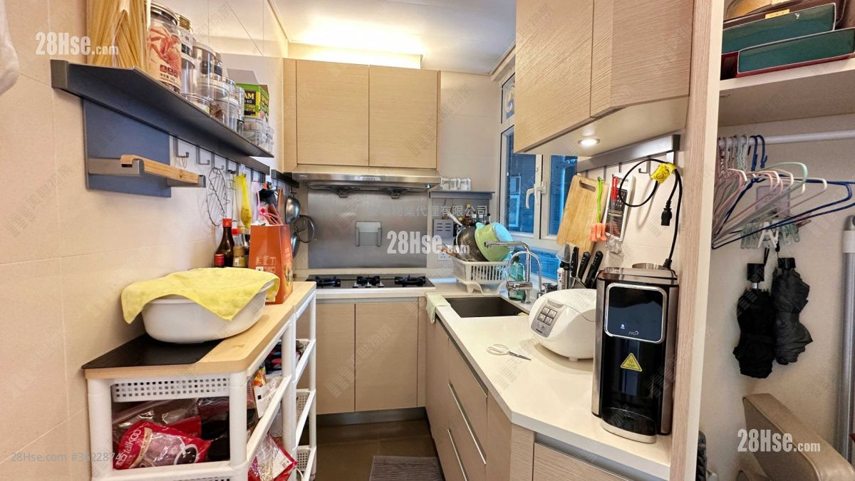 Lions Rise Sell 2 Bedrooms , 1 Bathroom 570 ft² Lions Rise Sell 2 Bedrooms , 1 Bathroom 570 ft²