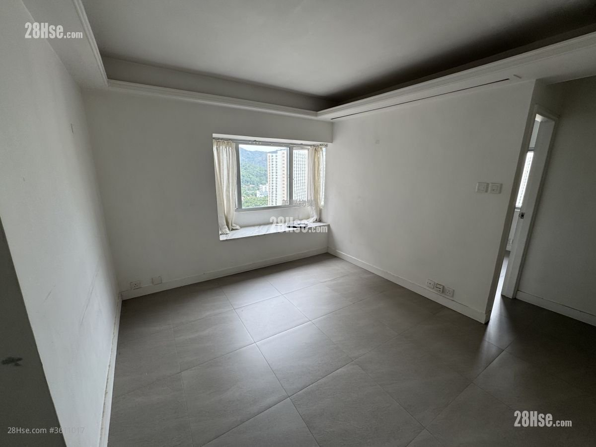 Hong Tak Gardens Sell 2 Bedrooms 415 ft²