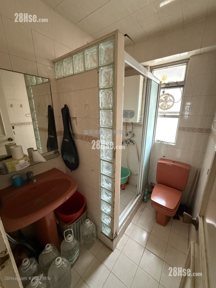 紅磡灣中心 售盤 4 房 , 2 浴室 911 平方呎 紅磡灣中心 售盤 4 房 , 2 浴室 911 平方呎