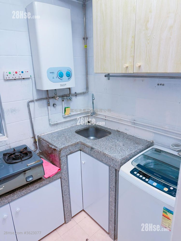 Golden Lion Garden Rental 1 Bedroom , 1 Bathroom 266 ft²