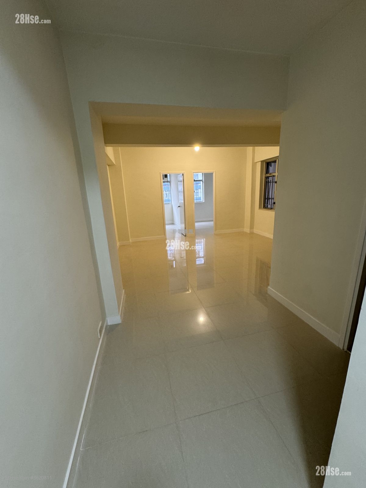 Man Wing Mansion Rental 2 Bedrooms 587 ft²