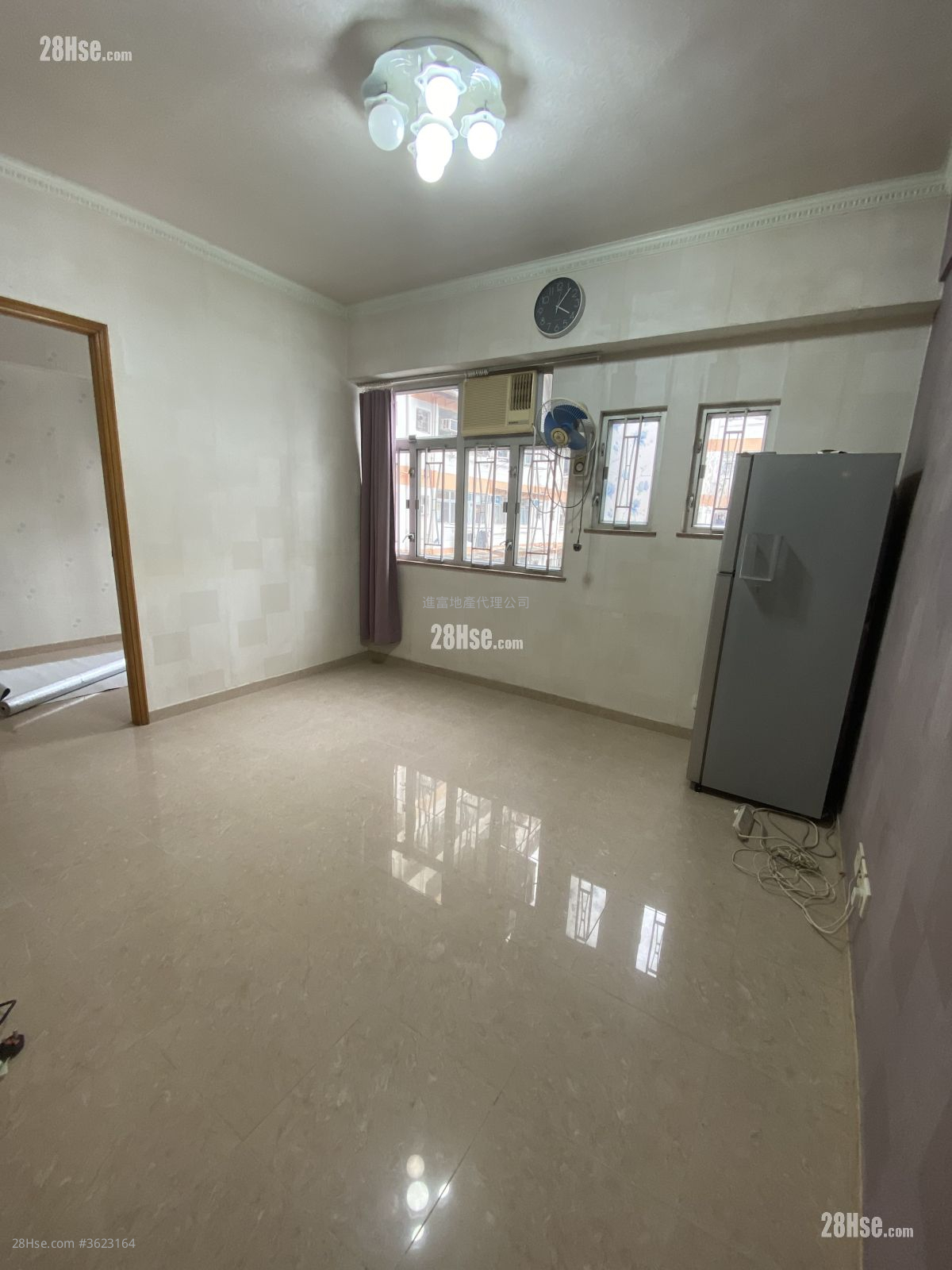 鴻裕大廈 租盤 3 房 , 1 浴室 448 平方呎 鴻裕大廈 租盤 3 房 , 1 浴室 448 平方呎