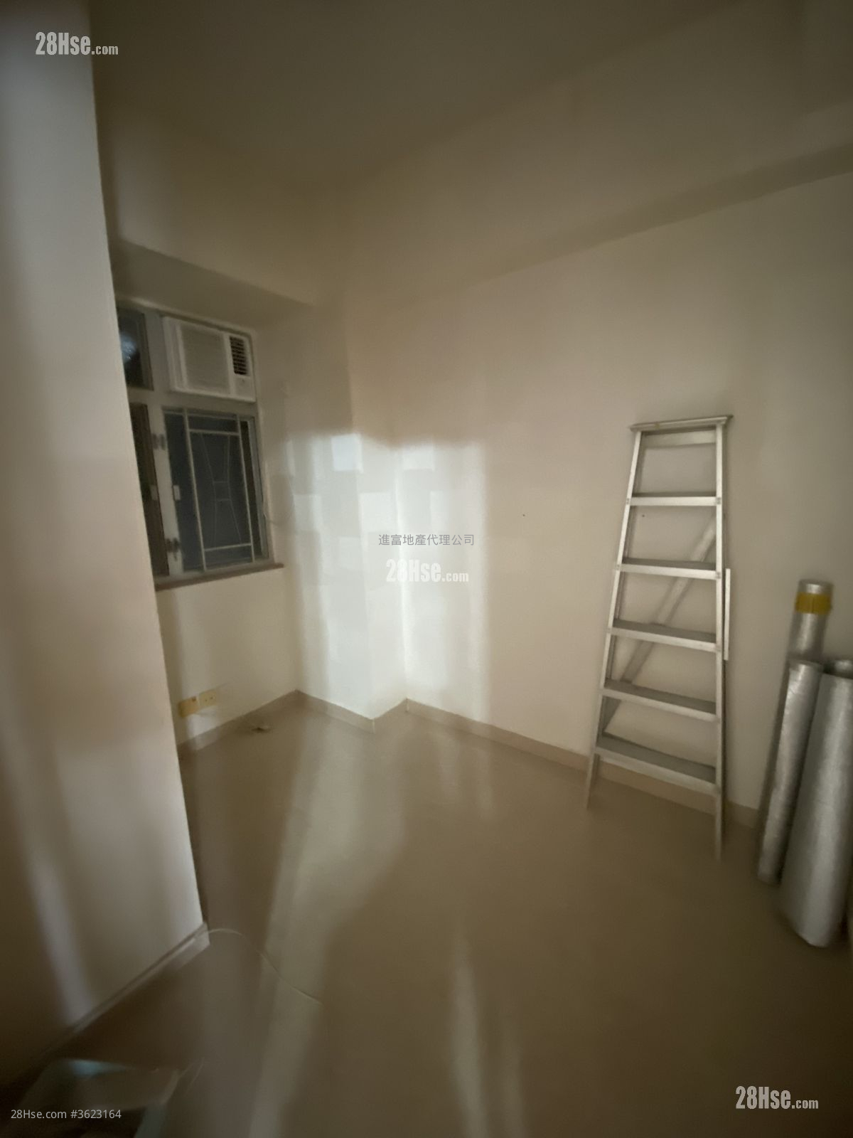 鴻裕大廈 租盤 3 房 , 1 浴室 448 平方呎 鴻裕大廈 租盤 3 房 , 1 浴室 448 平方呎