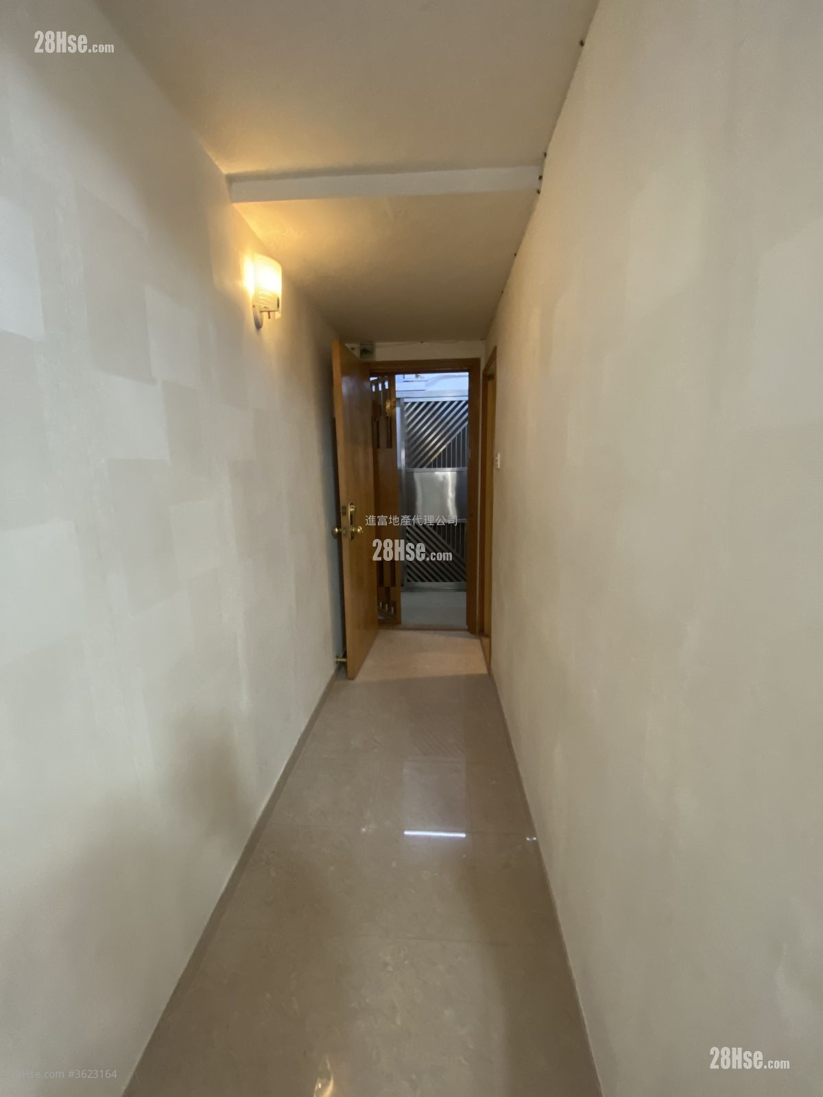 鴻裕大廈 租盤 3 房 , 1 浴室 448 平方呎 鴻裕大廈 租盤 3 房 , 1 浴室 448 平方呎