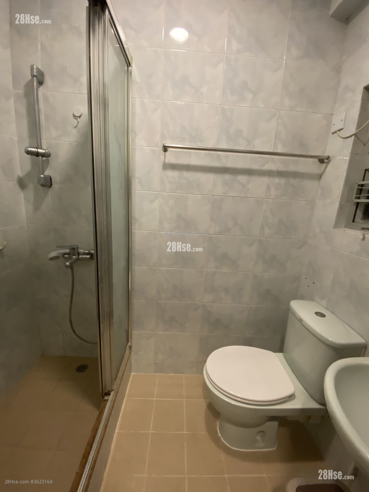 鴻裕大廈 租盤 3 房 , 1 浴室 448 平方呎 鴻裕大廈 租盤 3 房 , 1 浴室 448 平方呎