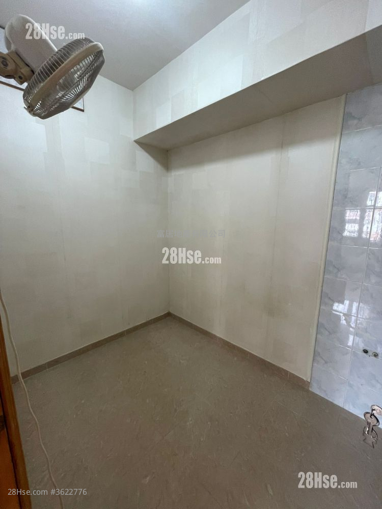 鴻裕大廈 租盤 3 房 , 1 浴室 448 平方呎 鴻裕大廈 租盤 3 房 , 1 浴室 448 平方呎