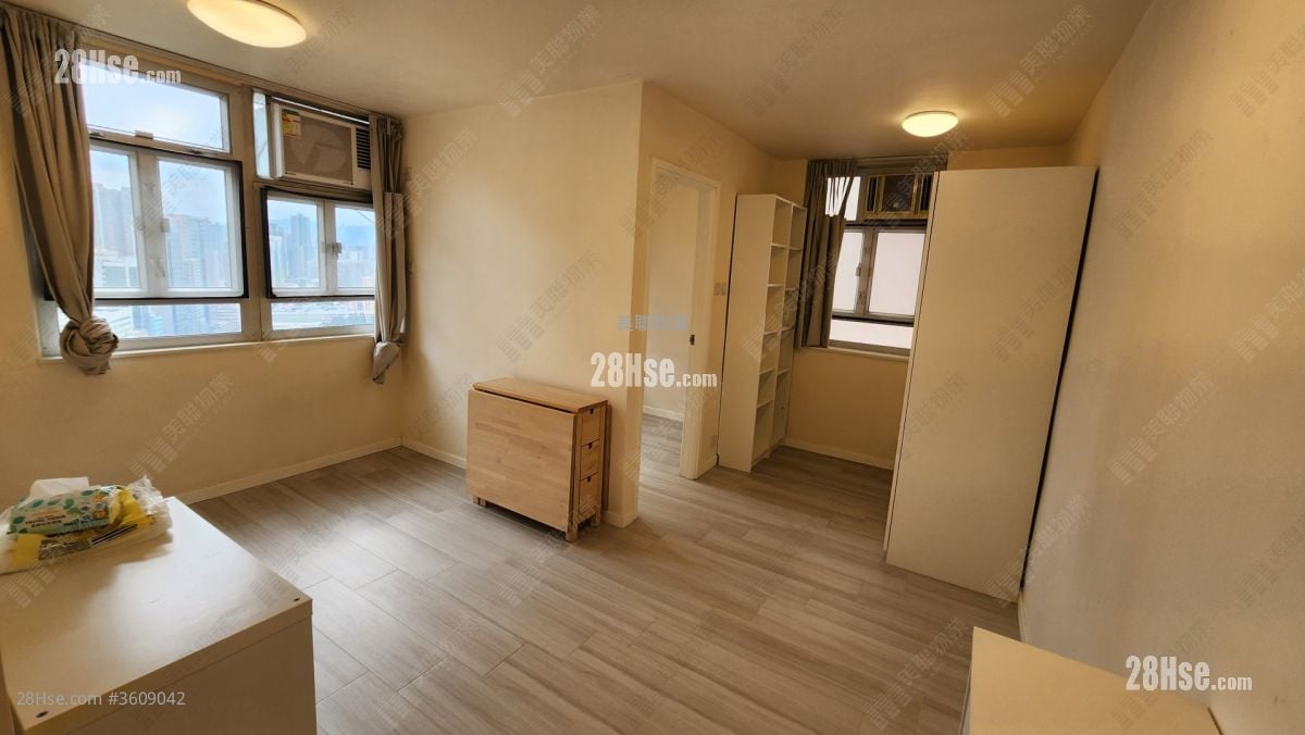 Lung Poon Court Sell 1 Bedroom 383 ft²