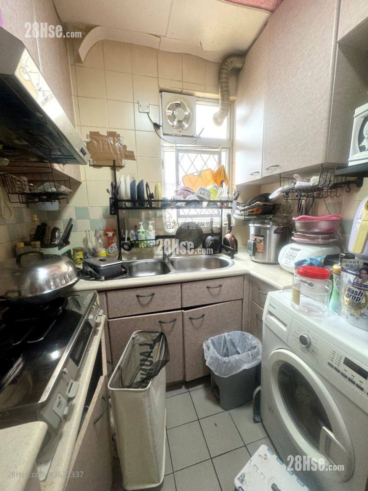 Cheong Shing Court Sell 3 Bedrooms , 2 Bathrooms 650 ft² Cheong Shing Court Sell 3 Bedrooms , 2 Bathrooms 650 ft²